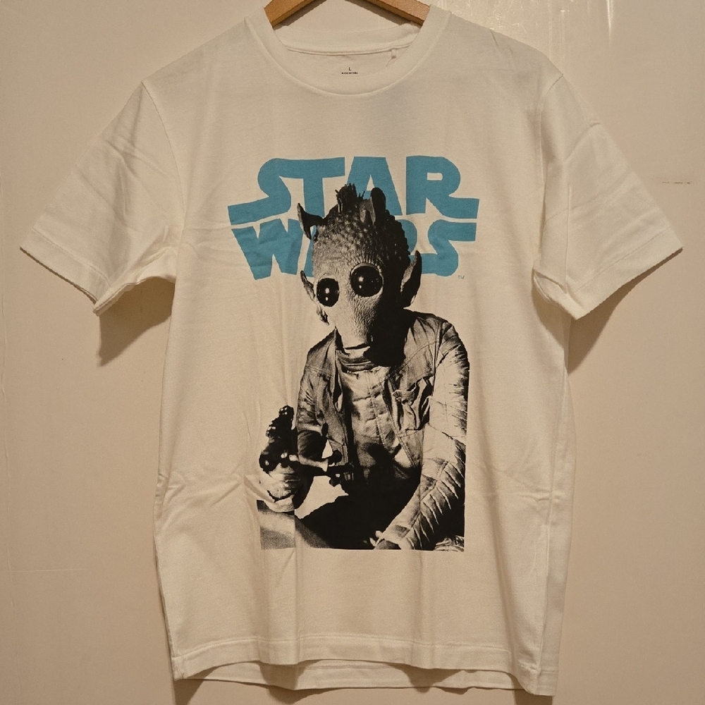 Uniqlo White Graphic Tee Star Wars UT